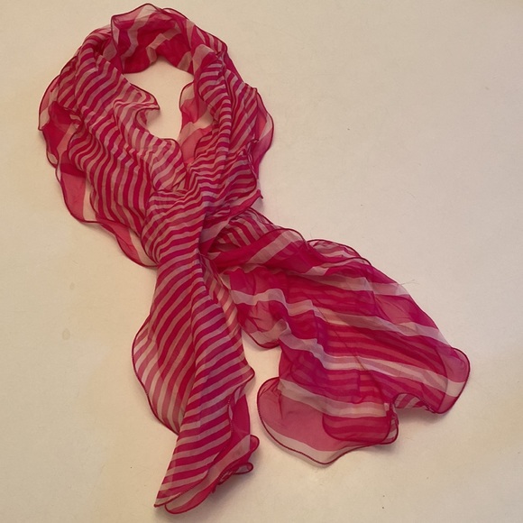 Ruffled Ralph Lauren 100% silk fuchsia pink scarf - Picture 3 of 3